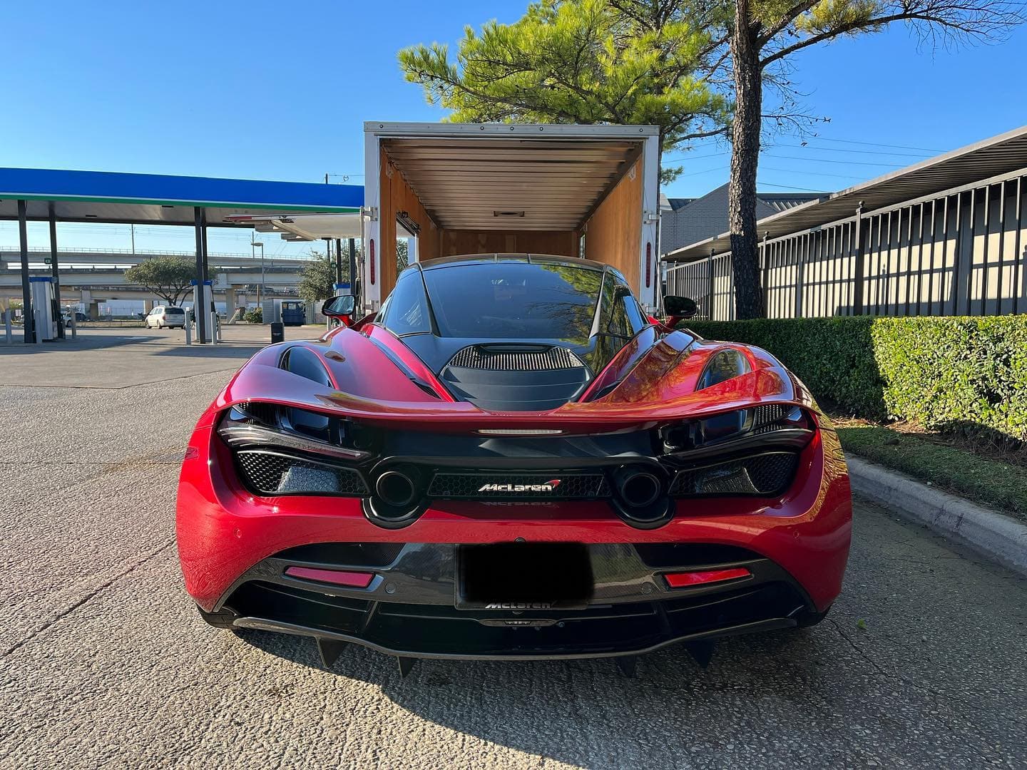 Gorgeous 2018 McLaren 720s picked up from @avondaledealerships Premier Collection in Dallas. Client is a serious driver and really put his cars to the test on track. This car had over 9000 miles of track driving. Love that!
.
.
.
.
.

#nicksautotransport #dreamtransporter #enclosedtransport #carhauler #carsofinstagram #carswithoutlimits #supercar #supercarsofinstagram #toyhauler #atc #aluminumtrailer #ford #powerstroke #platinum #carporn #raceramps #mclaren #720s #mclarenauto #mclaren720s #mclarenmonday