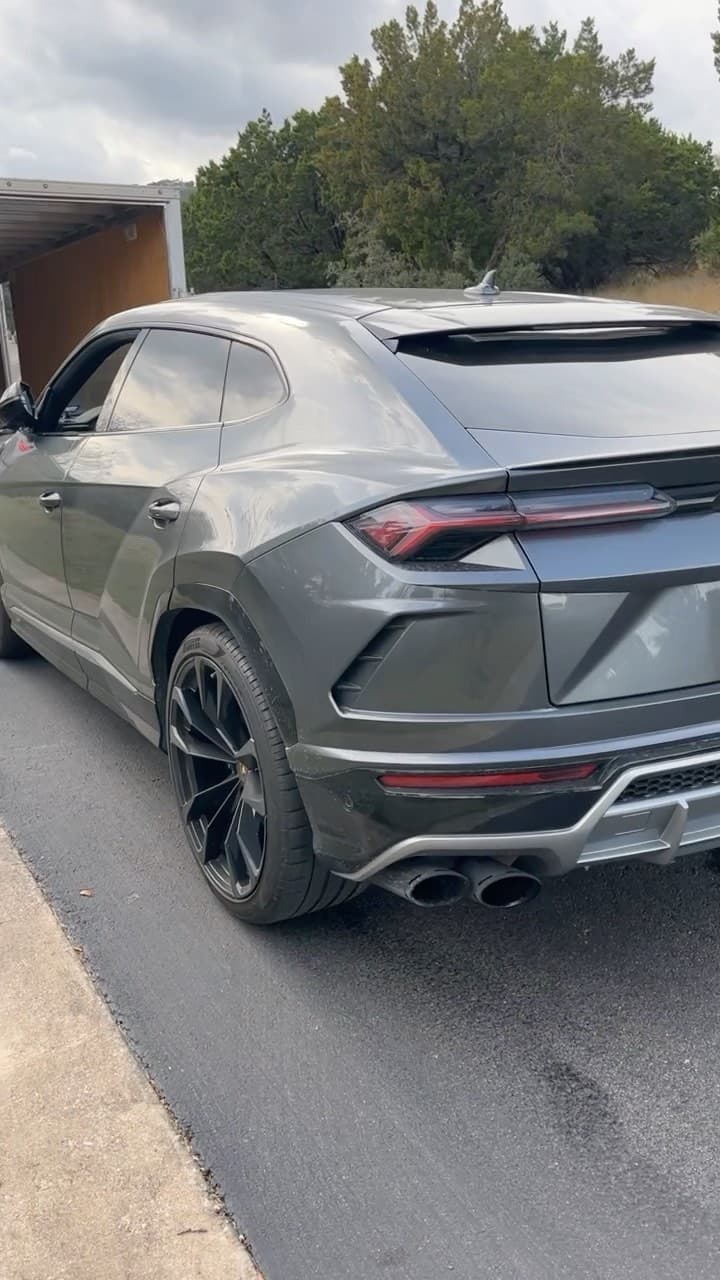 2019 Lamborghini Urus coming in hot 🔥