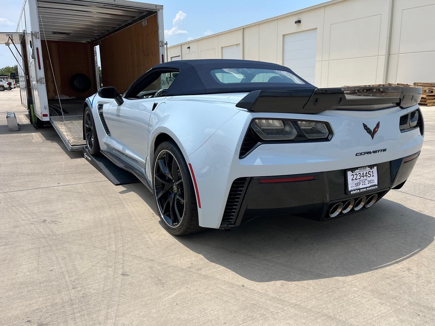 GM celebrates the 65th anniversary of the Corvette with this C7 R inspired Carbon 65 Edition Corvette Z06. Sporting a unique VIN and exterior color in Ceramic Matrix Grey. It looks pearlescent in the bright central Texas sun. Sounds even better. If you see 1 of the 650 examples produced around town, be sure to send me a picture!
.
.
.
.
.
.
.

#nicksautotransport #dreamtransporter #enclosedtransport #carhauler #carsofinstagram #carswithoutlimits #supercar #supercarsofinstagram #toyhauler #atc #aluminumtrailer #ford #powerstroke #platinum #carporn #raceramps #gm #generalmotors #chevrolet #corvette #c7 #carbon65