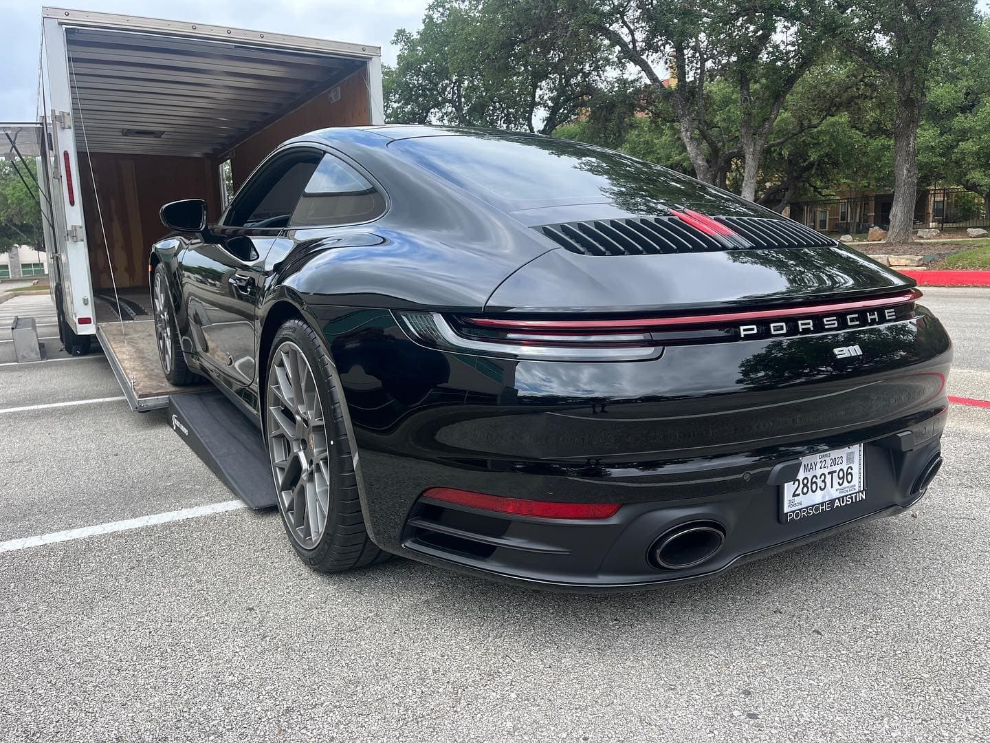 Brand new off the showroom floor! The 992 generation is really growing on me. 
.
.
.
.
.
.
.
.

#nicksautotransport #dreamtransporter #enclosedtransport #carhauler #carsofinstagram #carswithoutlimits #supercar #supercarsofinstagram #toyhauler #atc #aluminumtrailer #ford #powerstroke #platinum #carporn #raceramps #porsche #911 #carrera #992