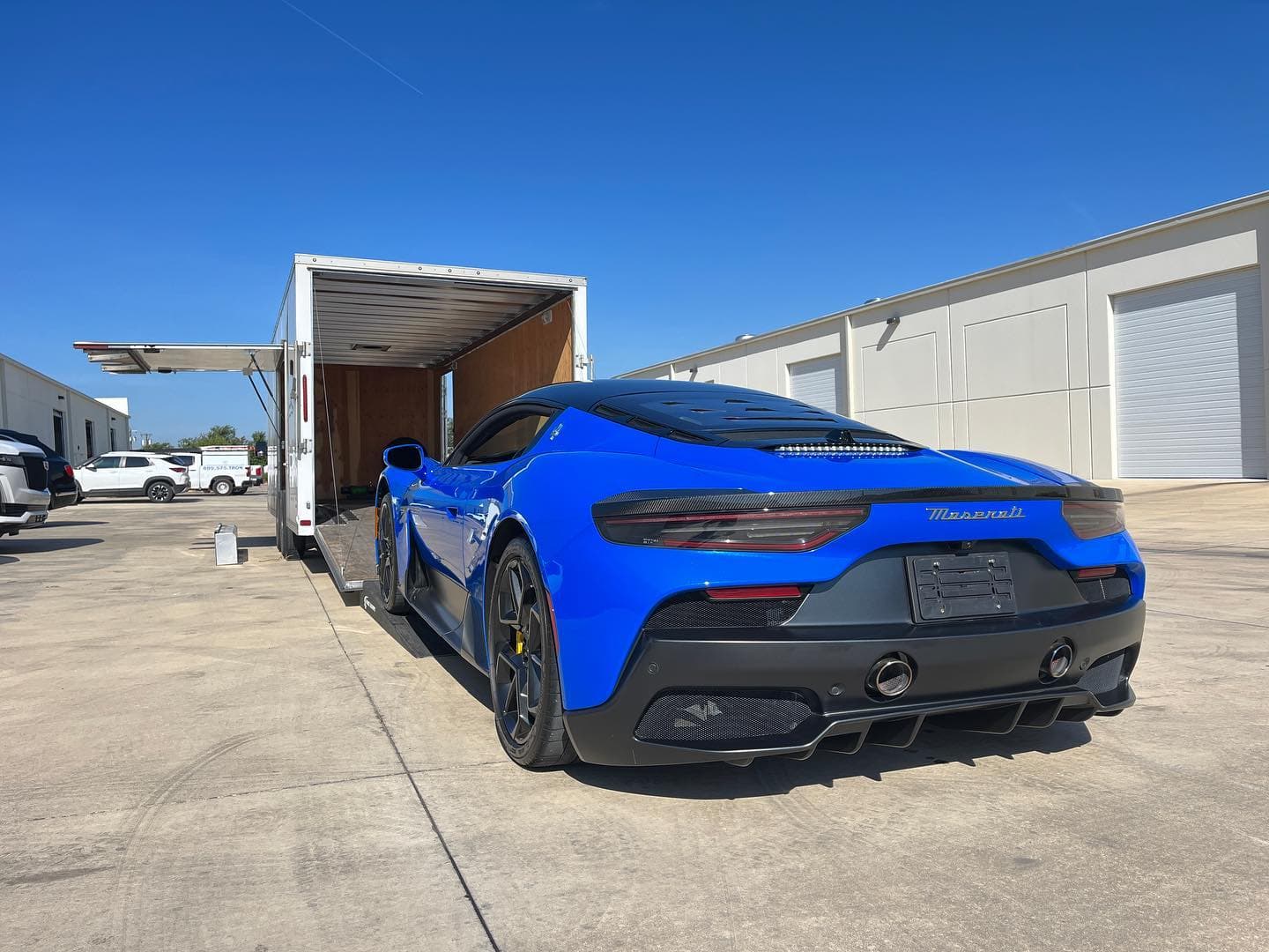 Another gorgeous car courtesy of @alpha_one_motors. 2022 Maserati MC-20. Picked up and dropped off to her new owner. Check the carbon work on the interior. So pretty 😍 
.
.
.
.
.
.
.

#nicksautotransport #dreamtransporter #enclosedtransport #carhauler #carsofinstagram #carswithoutlimits #supercar #supercarsofinstagram #toyhauler #atc #aluminumtrailer #ford #powerstroke #platinum #carporn #raceramps #maserati #mc20
