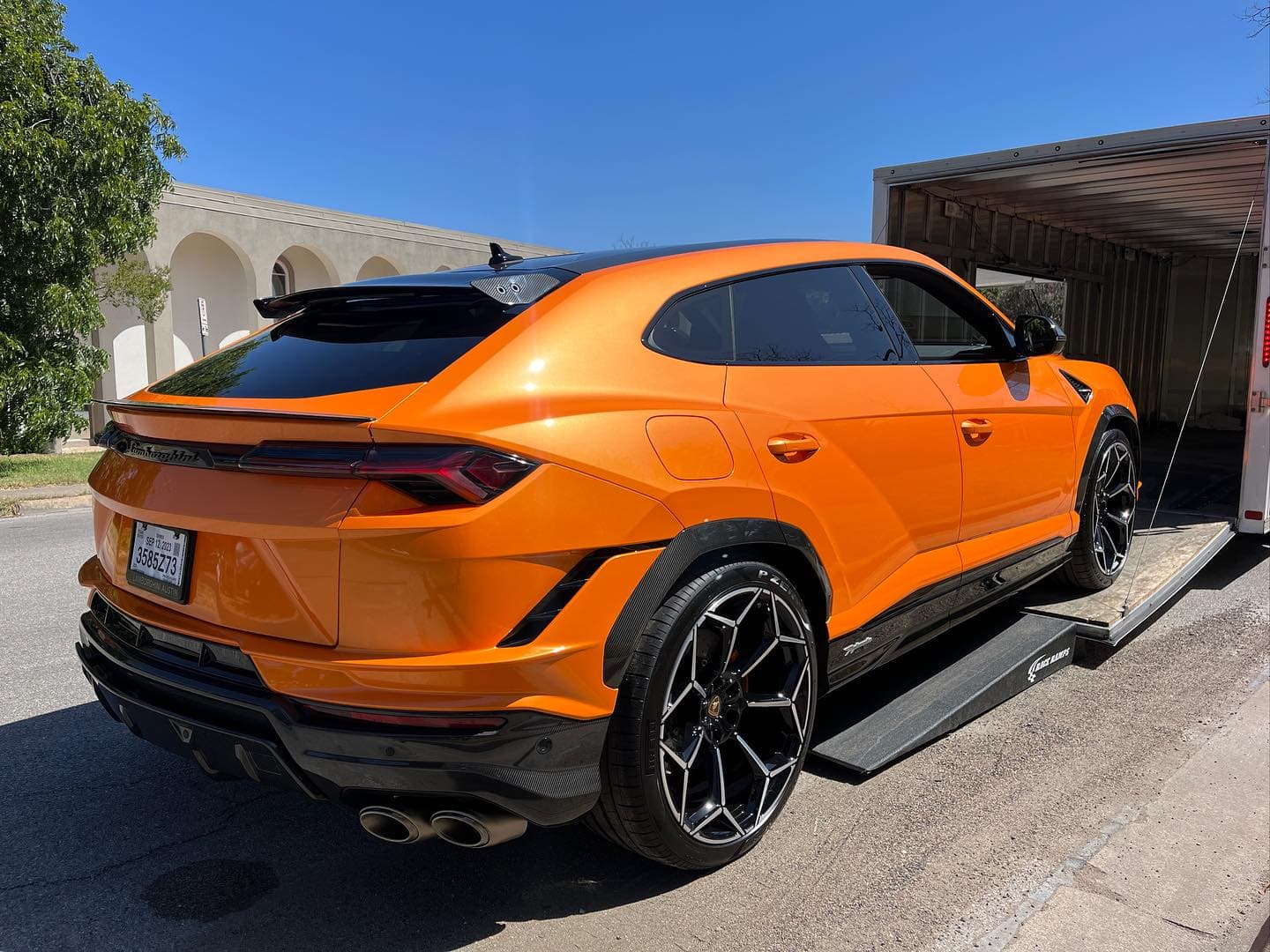 The color on this brand new 2023 Lamborghini Urus Performante is just amazing. Pops super bright in the hot Texas sun. What a gorgeous vehicle. Well done on the spec! 
.
.
.
.
.
.

#nicksautotransport #dreamtransporter #enclosedtransport #carhauler #carsofinstagram #carswithoutlimits #supercar #supercarsofinstagram #toyhauler #atc #aluminumtrailer #ford #powerstroke #platinum #carporn #raceramps #lamborghini #urus #performante #lambo #lambro #supersuv