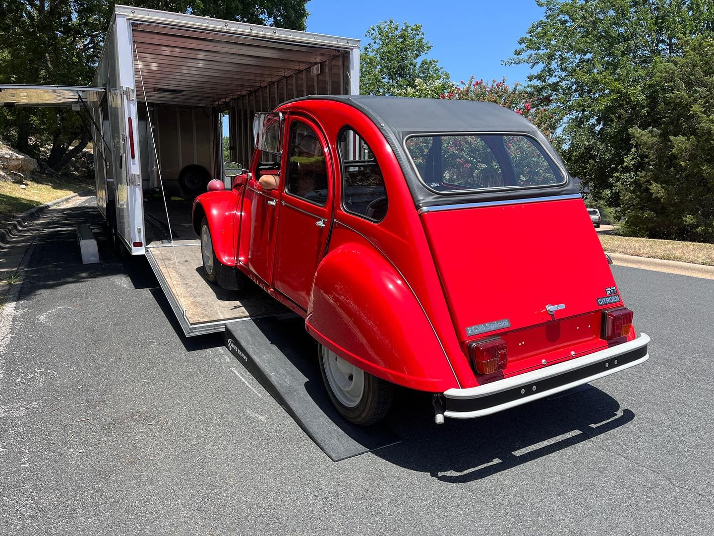 This was a cool one. A 1988 Citroen 2CV6 imported from the Netherlands! Had to take it to get registered in the great state of TX. Be on the lookout for this tiny car around the hill country!
.
.
.
.
.
.
.
.

#nicksautotransport #dreamtransporter #enclosedtransport #carhauler #carsofinstagram #carswithoutlimits #supercar #supercarsofinstagram #toyhauler #atc #aluminumtrailer #ford #powerstroke #platinum #carporn #raceramps #citroen #imported #2cv6 #netherlands