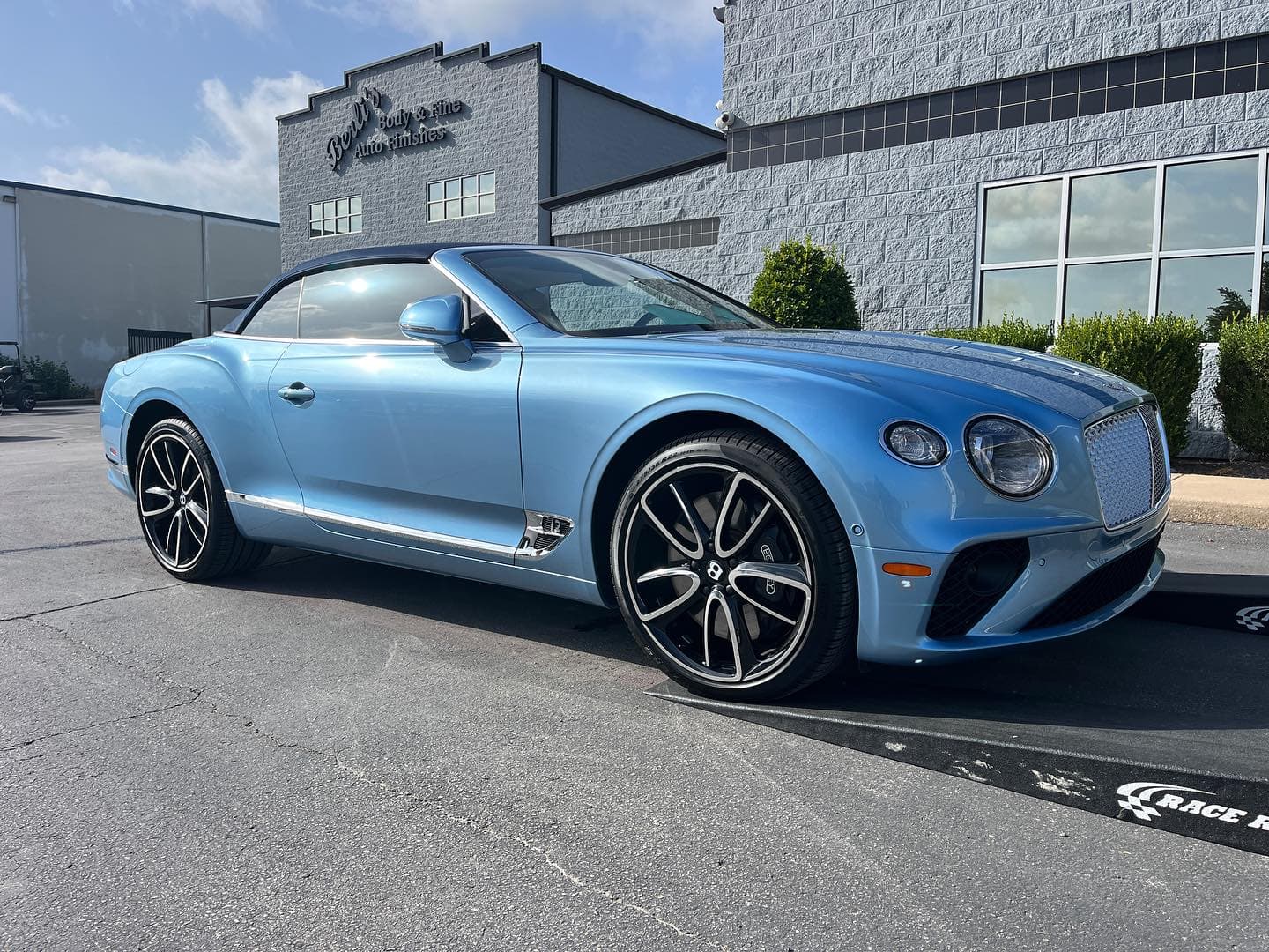 Bentley Continental GT convertible. Another happy client! Thanks to Berli’s Body Shop for the referral. 
.
.
.
.
.

#nicksautotransport #dreamtransporter #enclosedtransport #carhauler #carsofinstagram #carswithoutlimits #supercar #supercarsofinstagram #toyhauler #atc #aluminumtrailer #ford #powerstroke #platinum #carporn #raceramps #bentley #continental #gt
