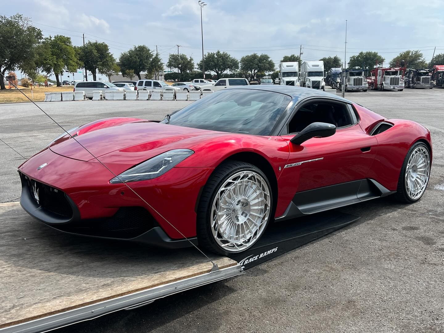 How do we feel about the wheels on this 2022 Maserati MC-20? 
.
.
.
.
.
.
.

#nicksautotransport #dreamtransporter #enclosedtransport #carhauler #carsofinstagram #carswithoutlimits #supercar #supercarsofinstagram #toyhauler #atc #aluminumtrailer #ford #powerstroke #platinum #carporn #raceramps #maserati #mc20