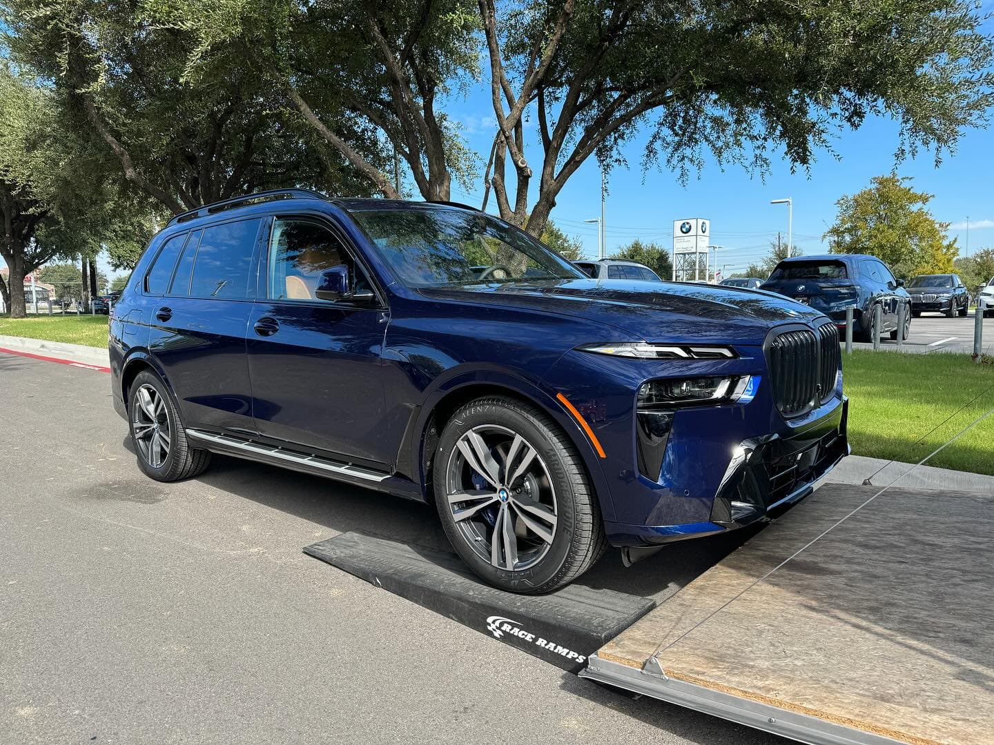 2024 BMW X7 xDrive 40i looking stunning in this blue with that ultra luxurious tartufo interior!
.
.
.
.
.
.
.

#nicksautotransport #dreamtransporter #enclosedtransport #carhauler #carsofinstagram #carswithoutlimits #supercar #supercarsofinstagram #toyhauler #atc #aluminumtrailer #ford #powerstroke #platinum #carporn #raceramps #bmw #x7 #xdrive #mpower #tartufo