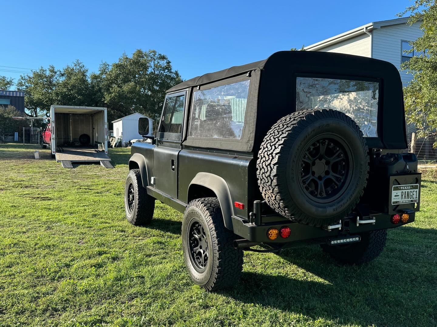 ICON Defender loaded up heading in for service @defenderhunters @gunshaw @kurtbradley @herrro_jessica 
.
.
.
.
.
.
.

#nicksautotransport #dreamtransporter #enclosedtransport #carhauler #carsofinstagram #carswithoutlimits #supercar #supercarsofinstagram #toyhauler #atc #aluminumtrailer #ford #powerstroke #platinum #carporn #raceramps #landrover #defender #icon