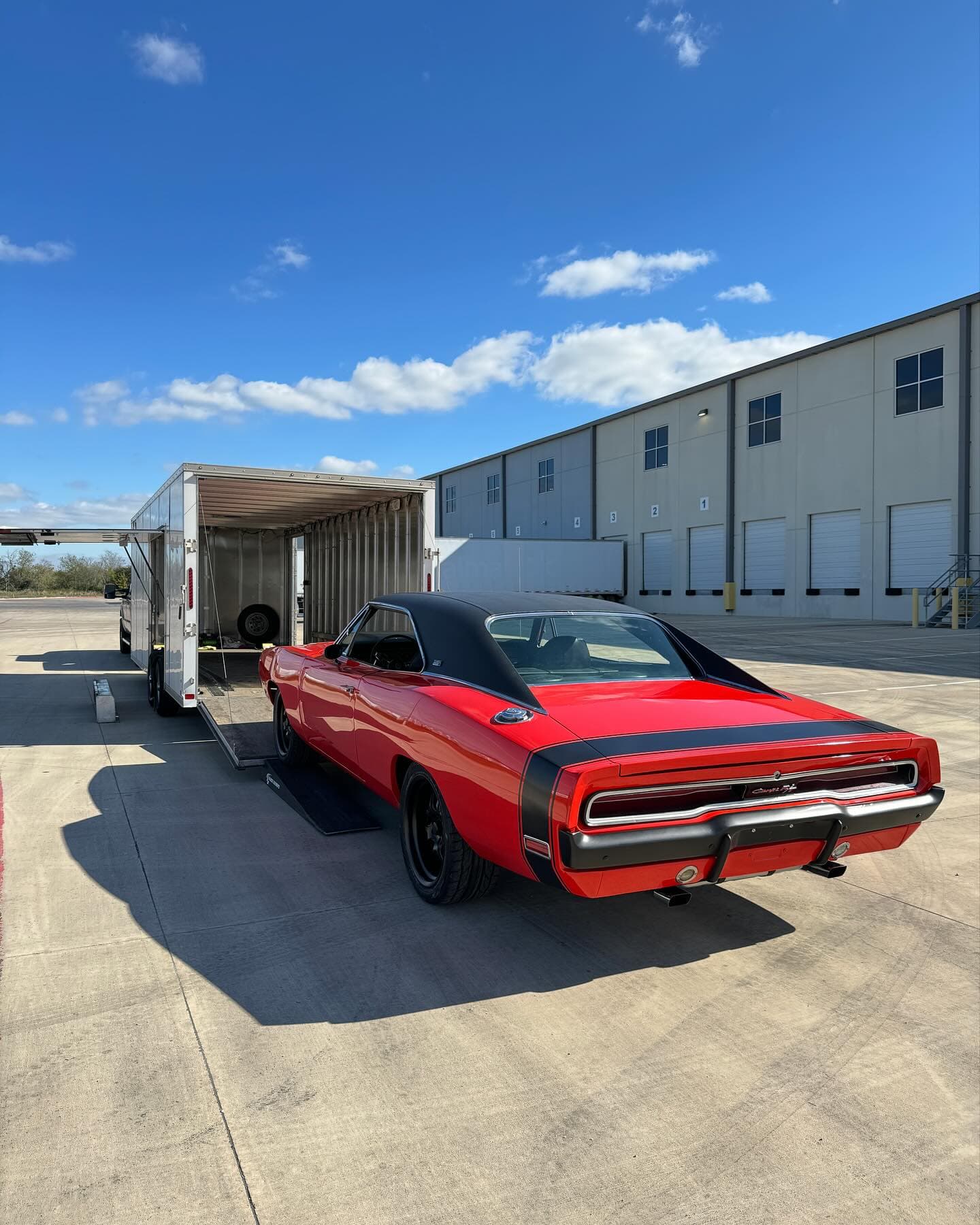 Another beautiful classic being sold by @gcc_saa check out their inventory if you’re in the New Braunfels area. 1970 Dodge Charger R/T
.
.
.
.
.
.

#nicksautotransport #dreamtransporter #enclosedtransport #carhauler #carsofinstagram #carswithoutlimits #supercar #supercarsofinstagram #toyhauler #atc #aluminumtrailer #ford #powerstroke #platinum #carporn #raceramps #dodge #mopar #challenger #charger
